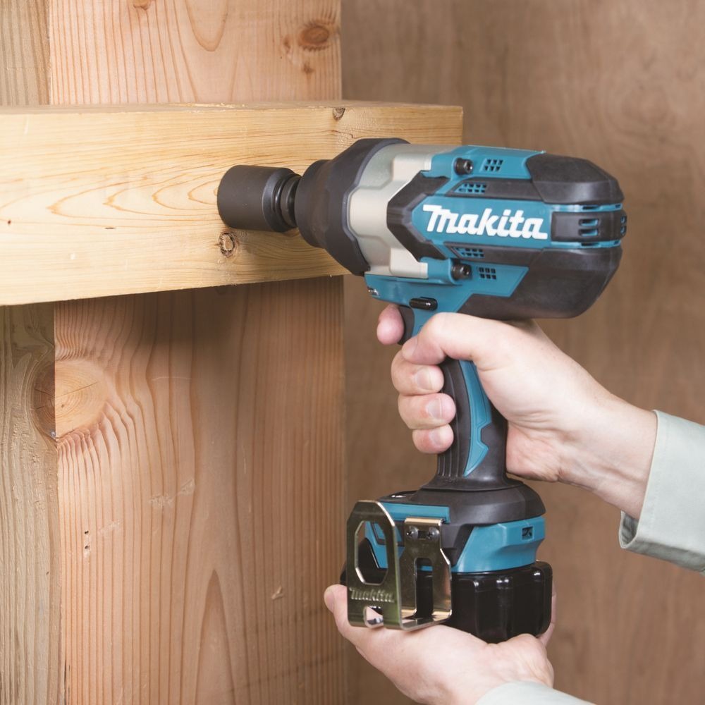 Акумулаторен безчетков гайковерт 18 V /1600 Nm / 1/2″, Makita DTW1002Z