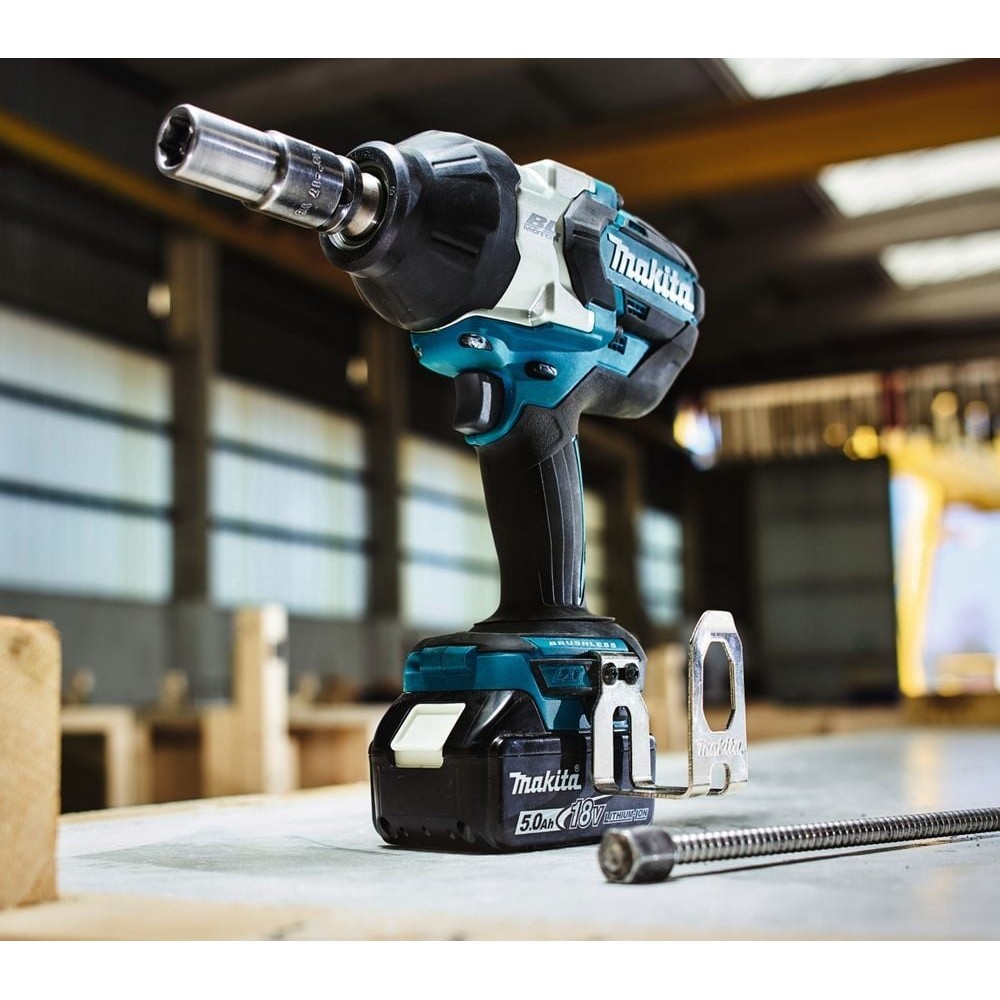 Акумулаторен безчетков гайковерт 18 V /1600 Nm / 1/2″, Makita DTW1002Z