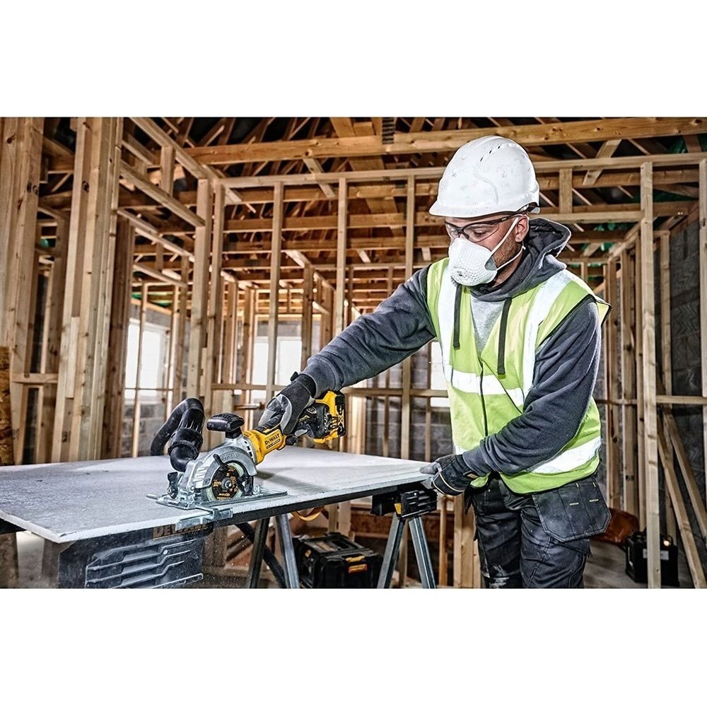 Акумулаторен безчетков, ръчен циркуляр, 18 V , ф115 мм, DeWalt DCS571NT