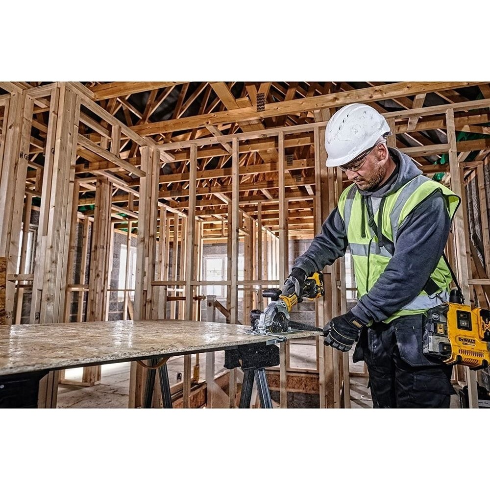 Акумулаторен безчетков, ръчен циркуляр, 18 V , ф115 мм, DeWalt DCS571NT