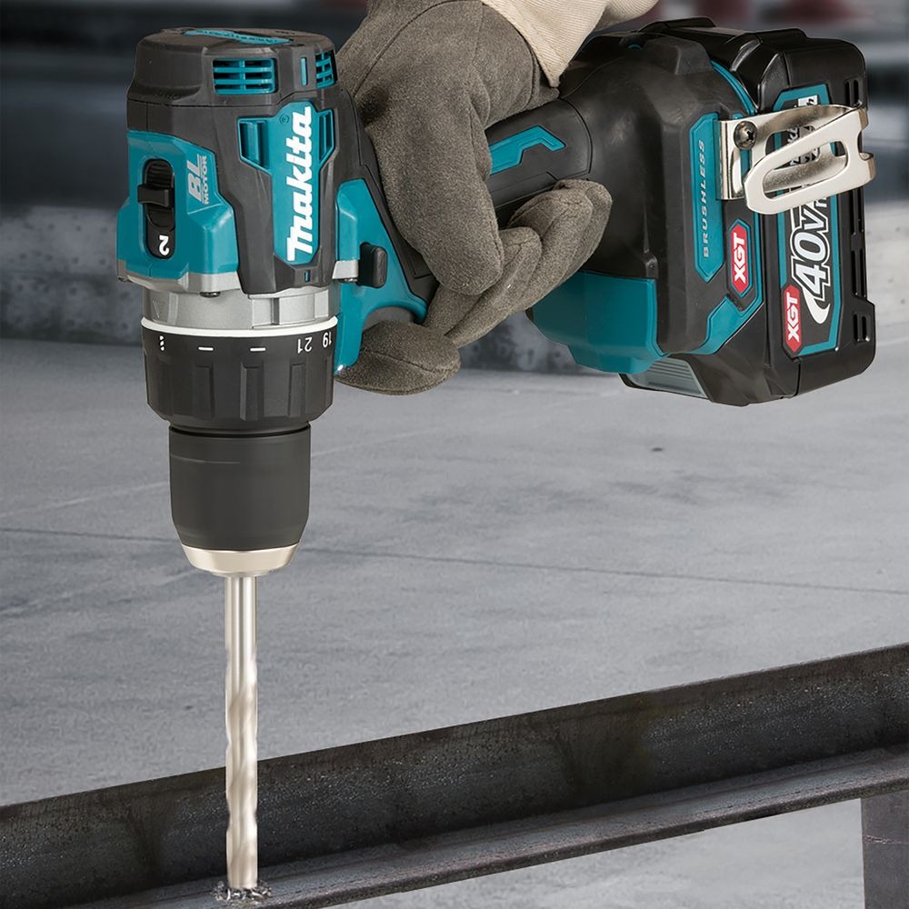 Акумулаторен безчетков винтоверт XGT 40V, 64Nm, Makita DF002GZ