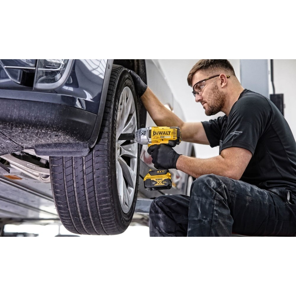 Акумулаторен гайковерт, 18V, ударен , безчетков 950Nm, DeWalt DCF899HN