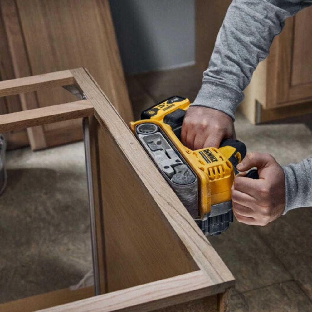 Акумулаторен лентов шлайф 18V, 533×75 мм, DeWalt DCW220N