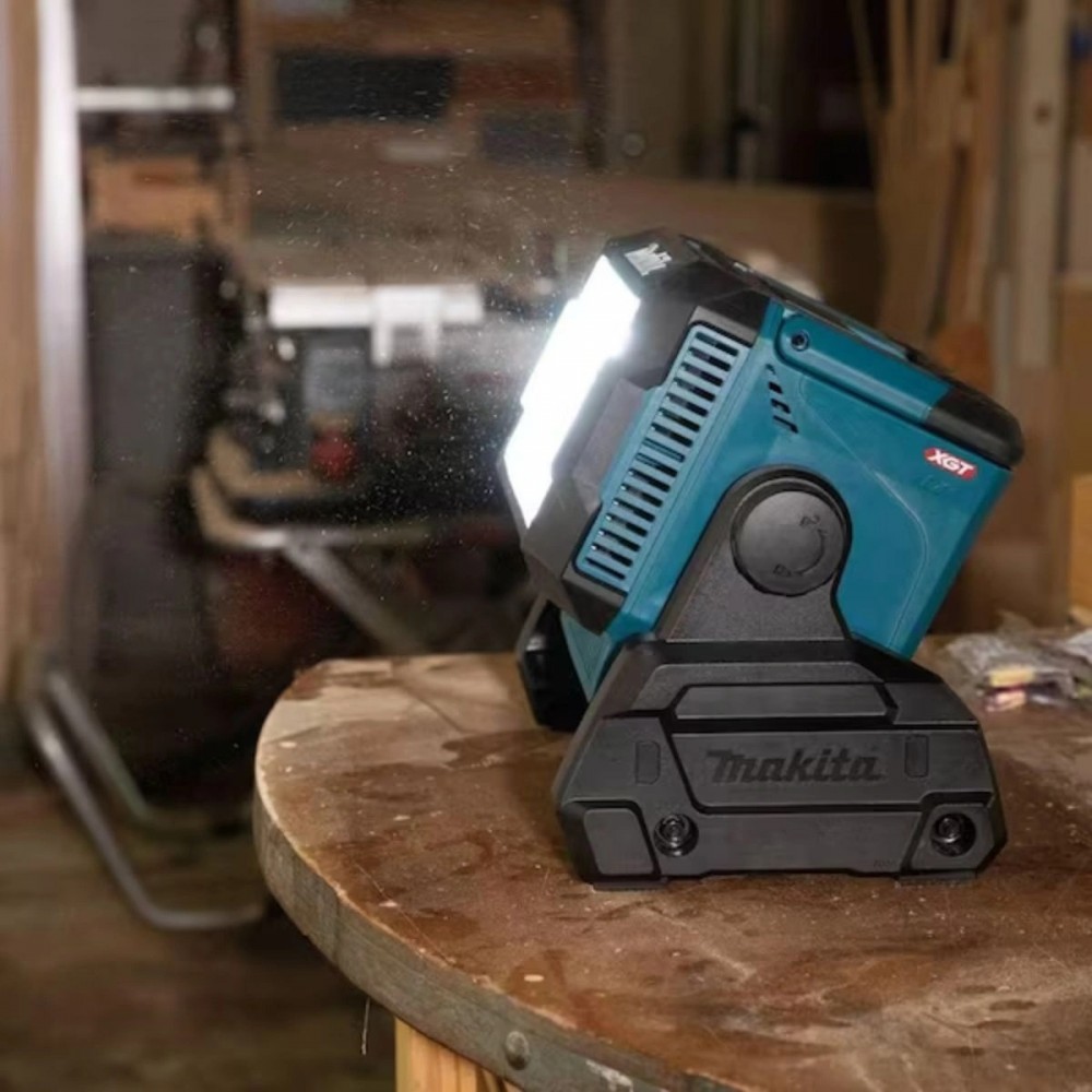 Акумулаторен прожектор 18V-40V, Makita ML009G