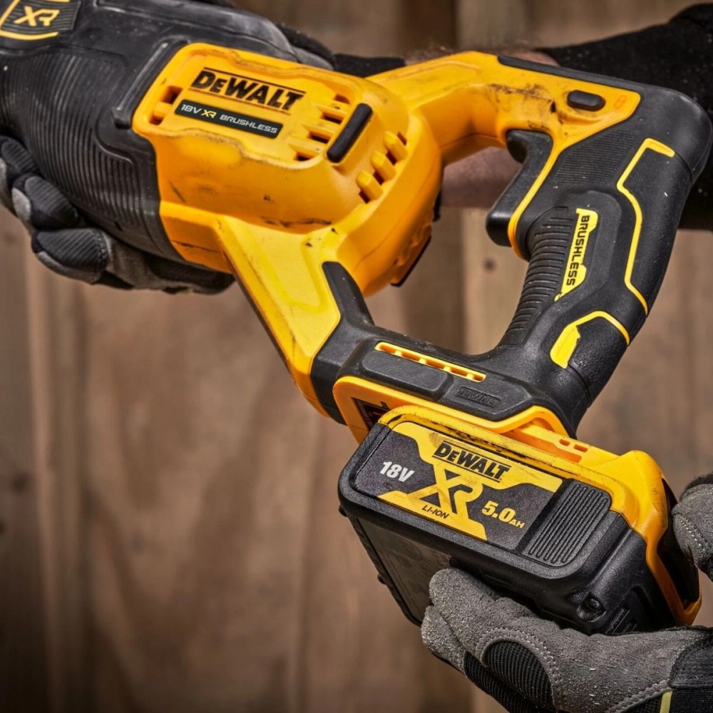 Акумулаторен саблен трион 18 V, 28.6 мм, DeWalt DCS382NT