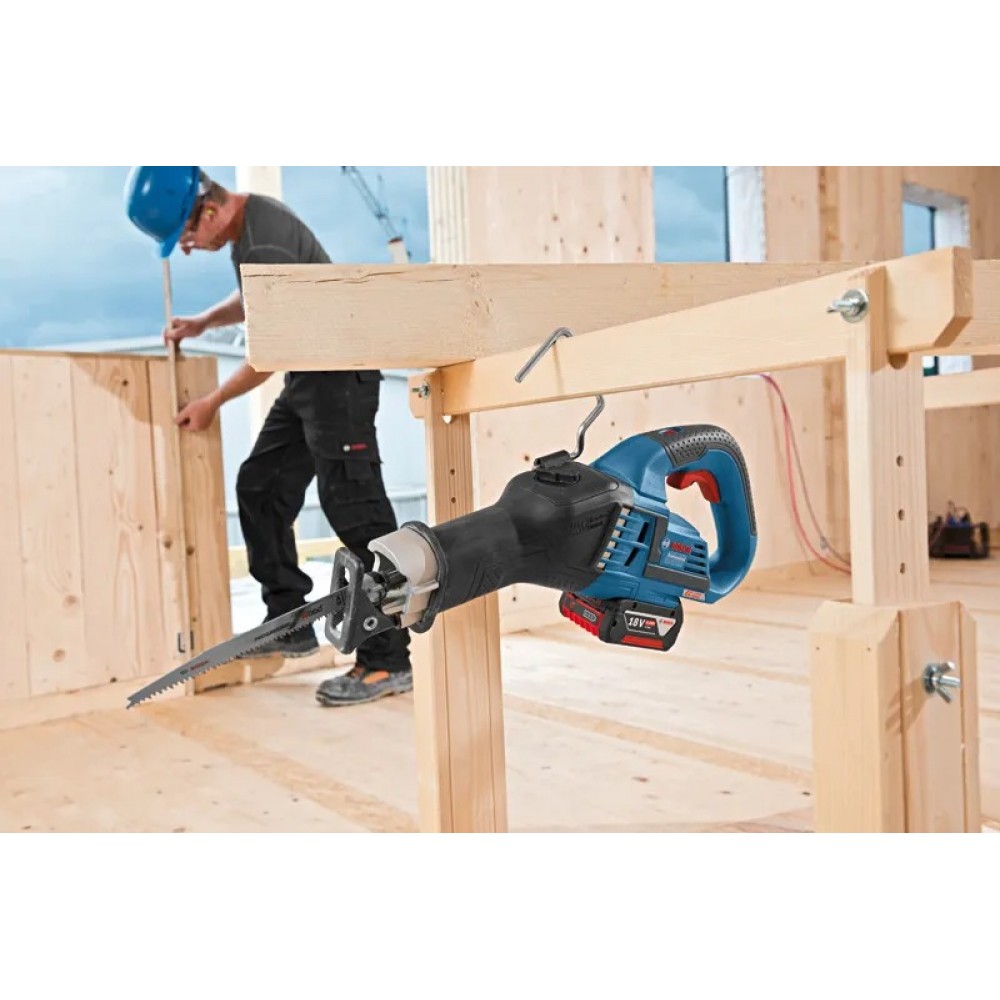 Акумулаторен саблен трион Bosch GSA 18V-32 SOLO
