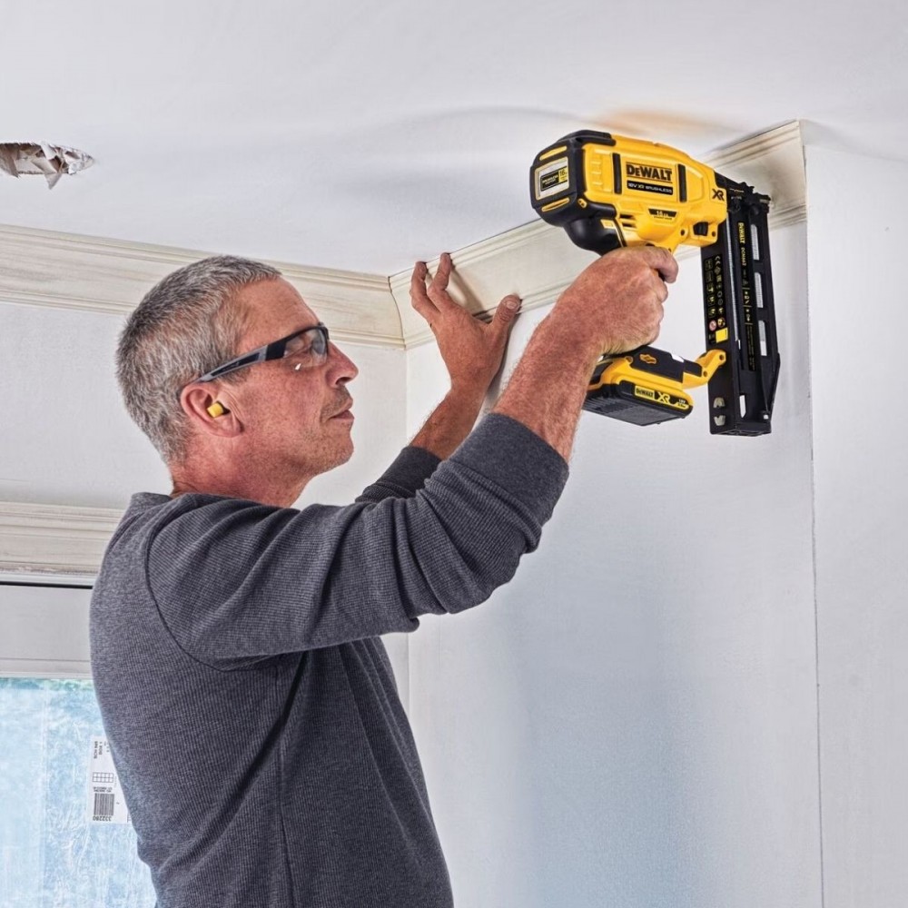 Акумулаторен такер 18 V, 32-64 мм, 110 пирона, 0°, DeWalt DCN662D2