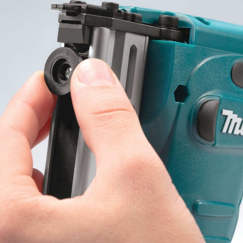 Акумулаторен такер 18V, 10 – 22 мм, Makita DST221Z