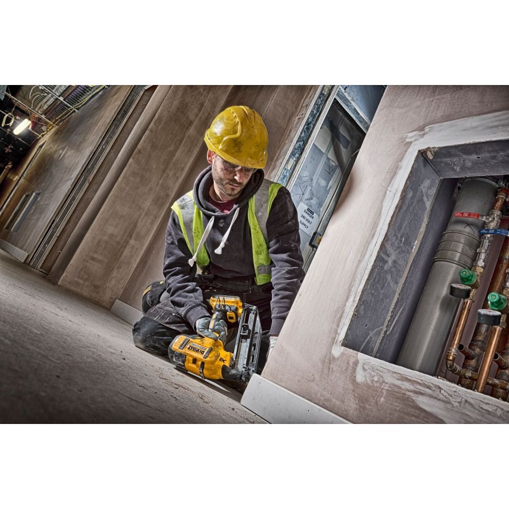 Акумулаторен такер, само тялото, DeWalt DCN660N