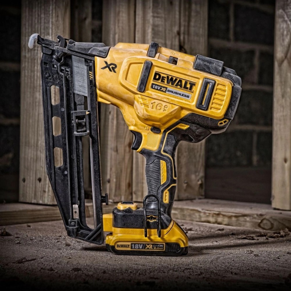Акумулаторен такер за дърво 18 V, 32-63 мм, DeWalt DCN660D2