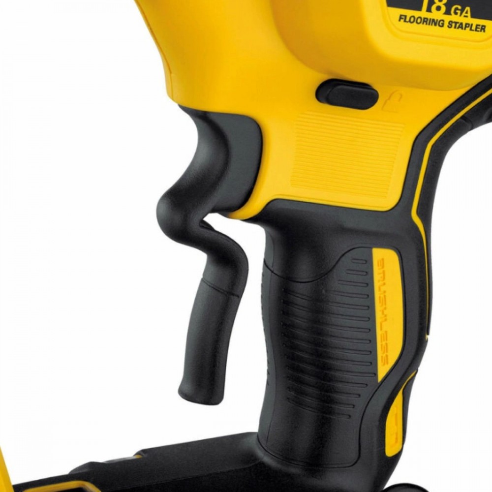 Акумулаторен такер за дърво 18V, 12-38 мм, DeWalt DCN682N