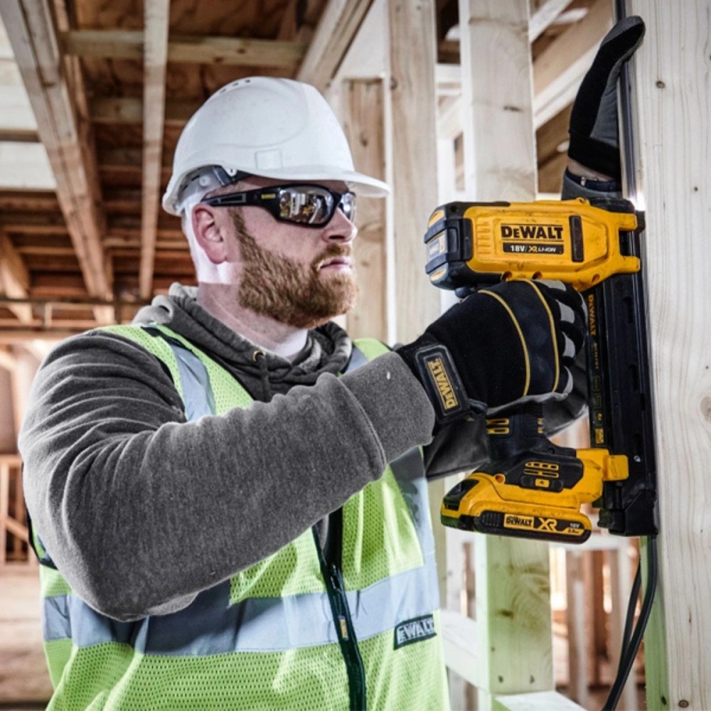 Акумулаторен такер за кабели 18 V, 25.4 мм, DeWalt DCN701N