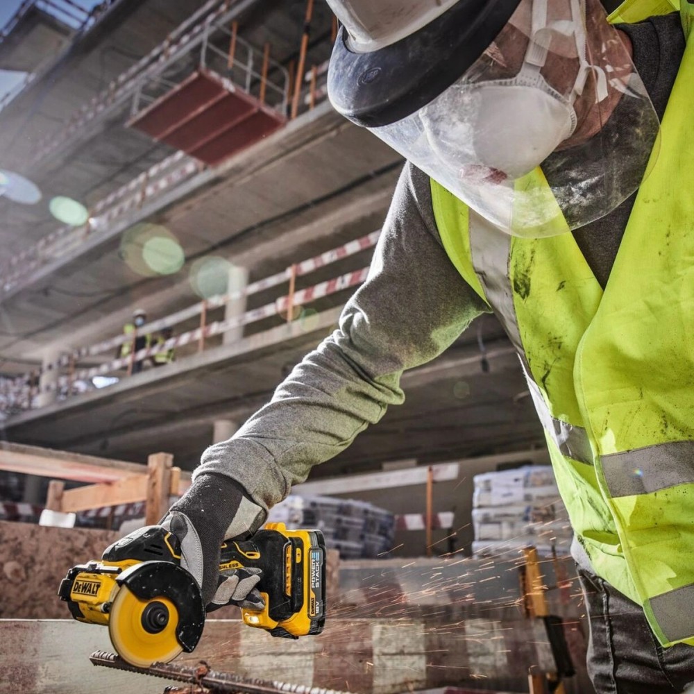 Акумулаторен циркулярен трион 18 V, 76 мм, DeWalt DCS438N