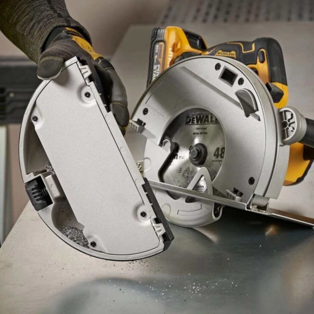 Акумулаторен циркулярен трион за метал, 18 V, 184 мм, DeWalt DCS383N