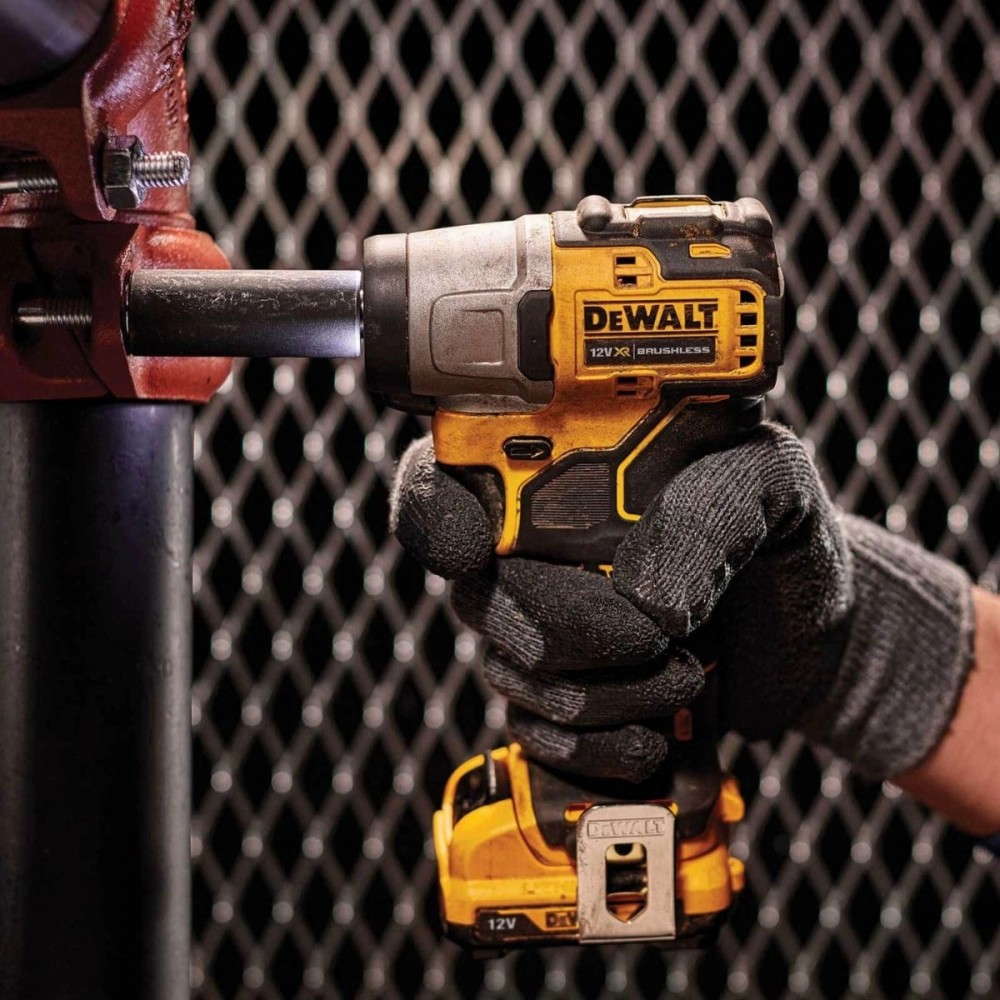Акумулаторен ударен гайковерт 12 V, 168 Nm, 3/8″, DeWalt DCF902N