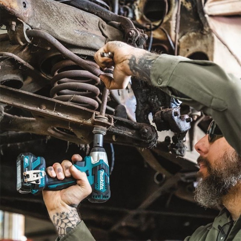 Акумулаторен ударен гайковерт 160Nm 3/8″, Makita TW160DZ