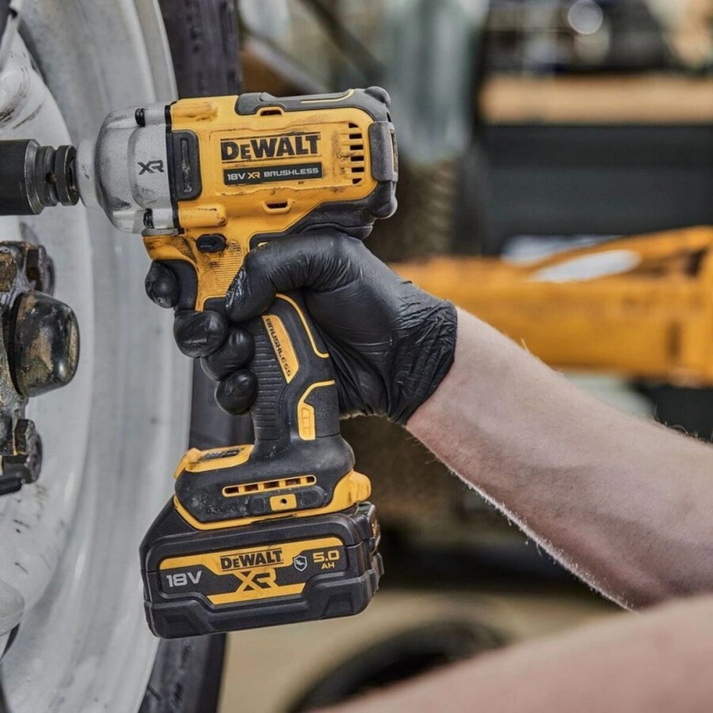 Акумулаторен ударен гайковерт 812 Nm, 18 V, 1/2″, DeWalt DCF891N