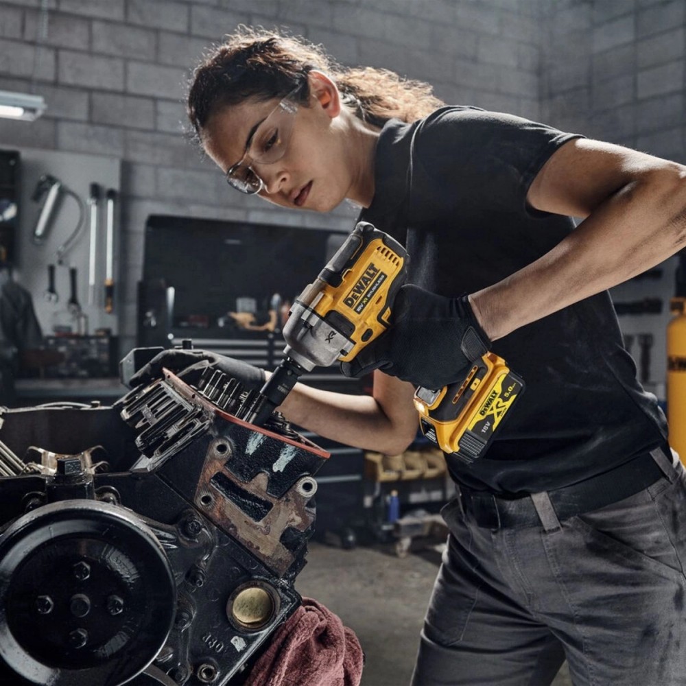 Акумулаторен ударен гайковерт 812 Nm, 18 V, 1/2″, DeWalt DCF891NT