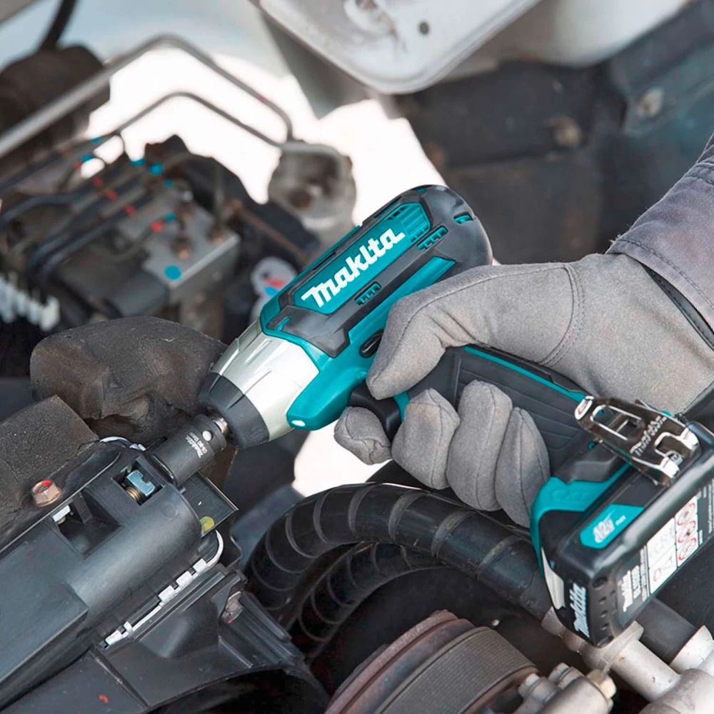 Акумулаторен ударен гайковерт + акумулаторна тресчотка Makita TW140DSME + WR100DZ