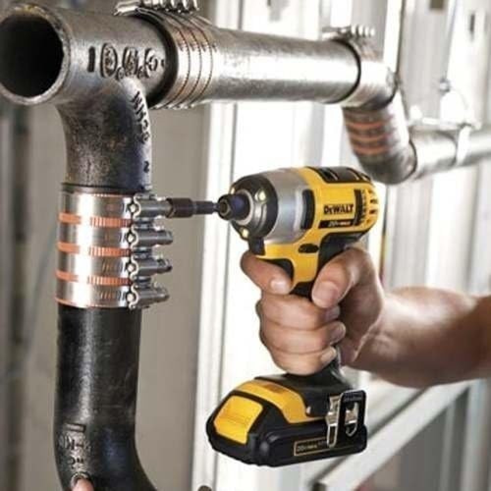 Акумулаторен ударен винтоверт 18V , 155Nm, DeWalt DCF885N