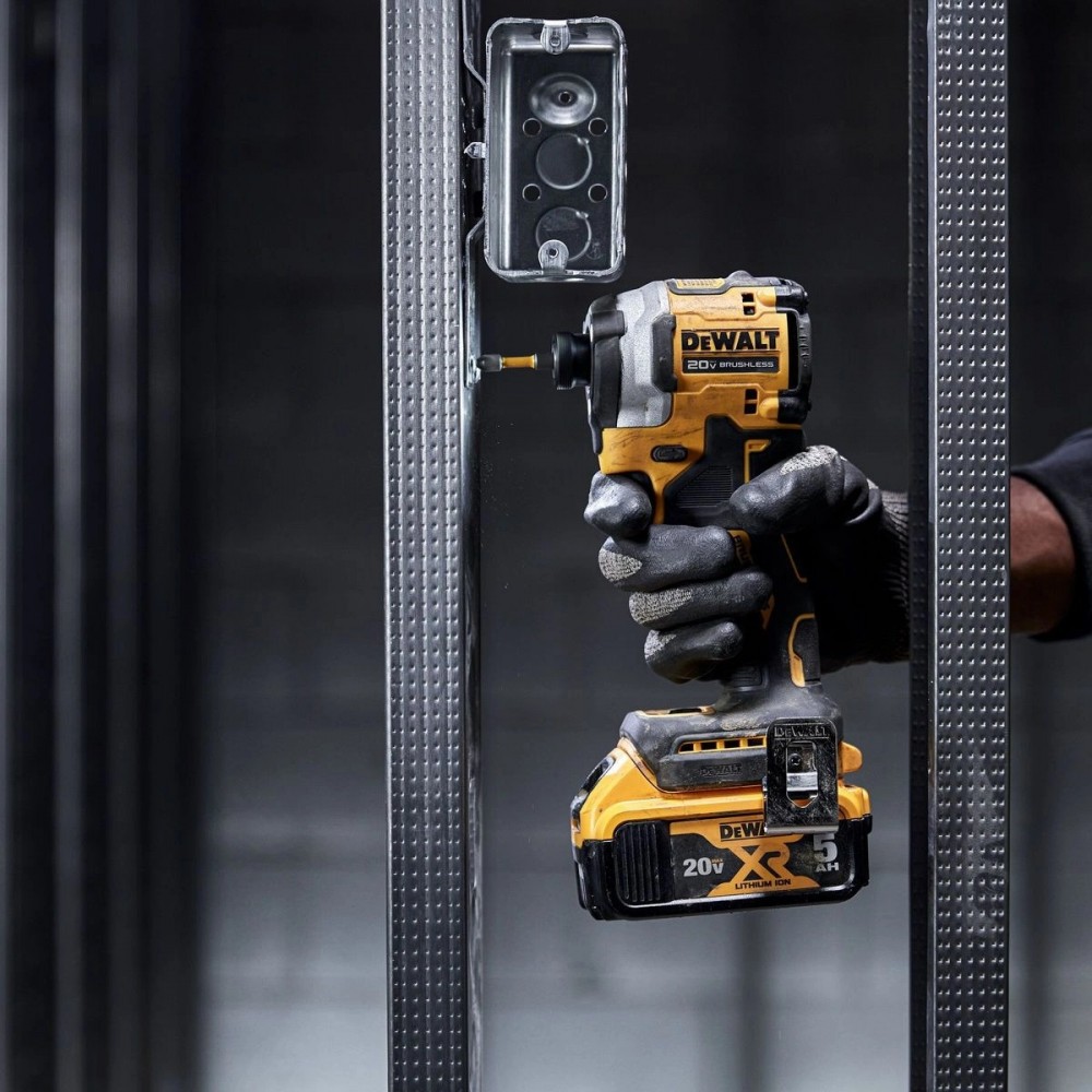Акумулаторен ударен винтоверт, безчетков 18V, 206Nm, DeWalt DCF850D2T