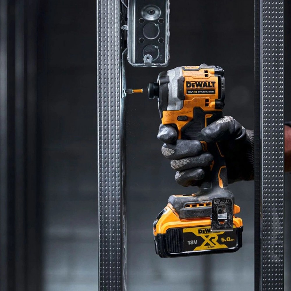 Акумулаторен ударен винтоверт, безчетков 18V, 206Nm, DeWalt DCF850E2T