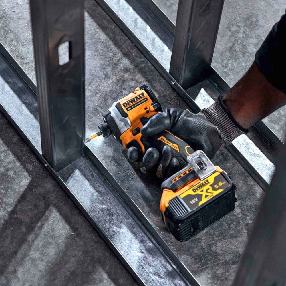 Акумулаторен ударен винтоверт, безчетков 18V, 206Nm, DeWalt DCF850E2T