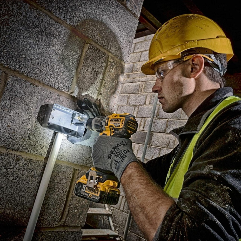 Акумулаторен ударно-пробивен винтоверт DeWalt DCD796P1