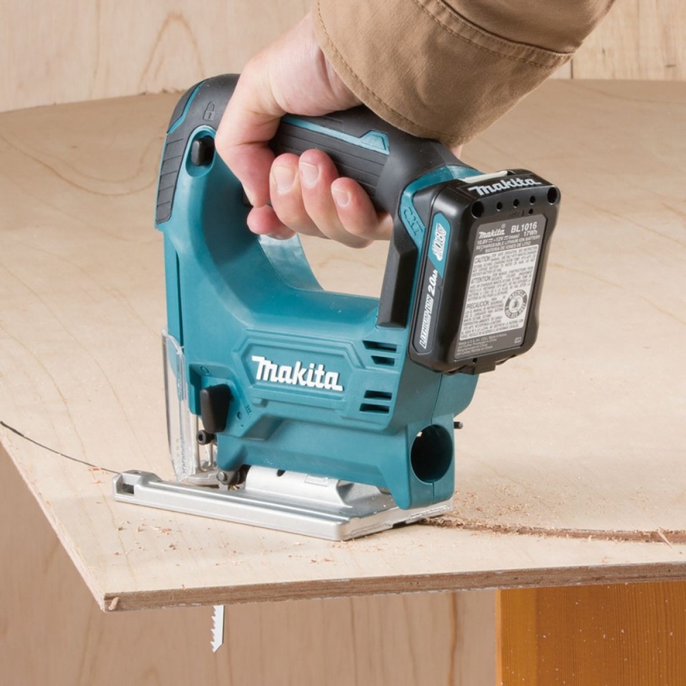 Акумулаторно зеге – прободен трион 10,8 V, 2 x 4 Ah, Makita JV101DSME