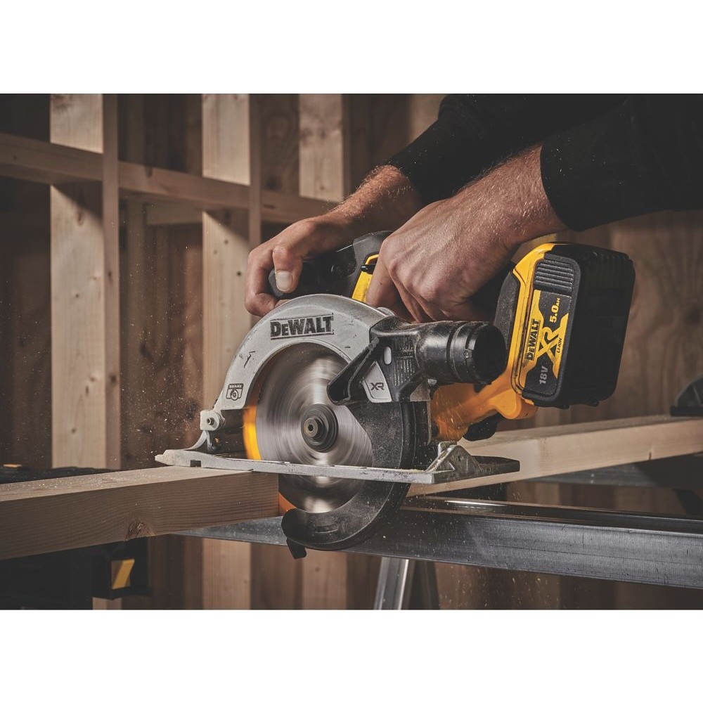 Безчетков акумулаторен циркуляр, 18 V, 165 мм, DeWalt DCS565N