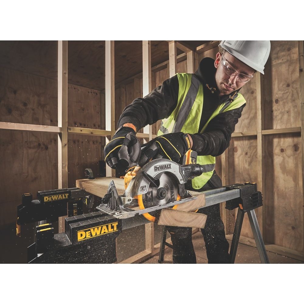Безчетков акумулаторен циркуляр, 18 V, 165 мм, DeWalt DCS565N