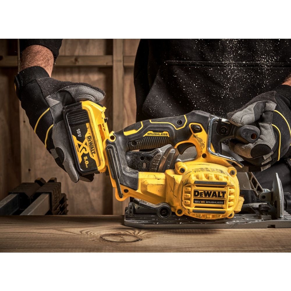 Безчетков акумулаторен циркуляр 18V, 165 мм, DeWalt DCS565N