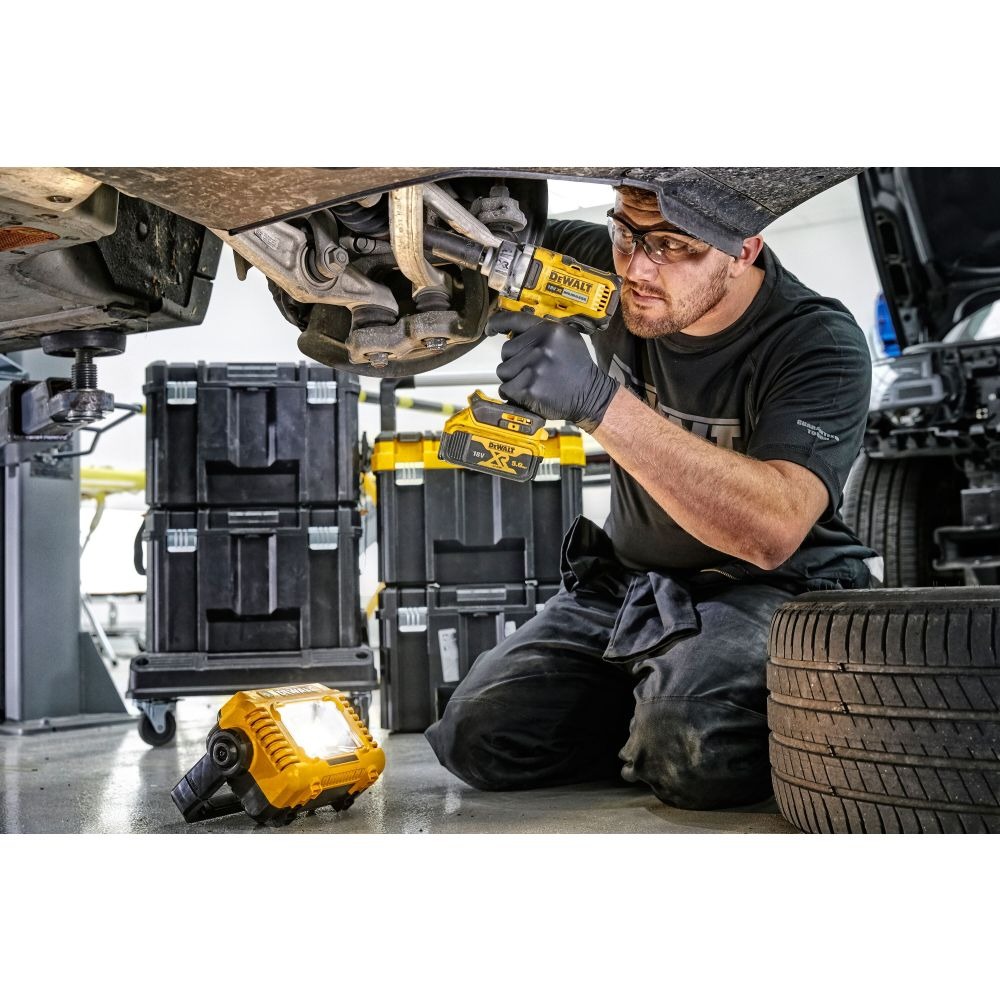 Фенер 12V / 18V 2000lm (Само тяло), DeWalt DCL077-XJ