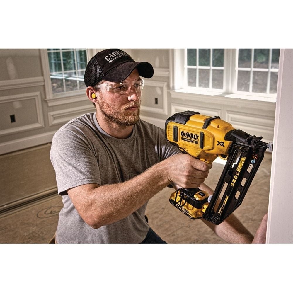 Комплект такер за пирони + такер за пирони 18V XR, DeWalt DCK264P2; DCN692; DCN660
