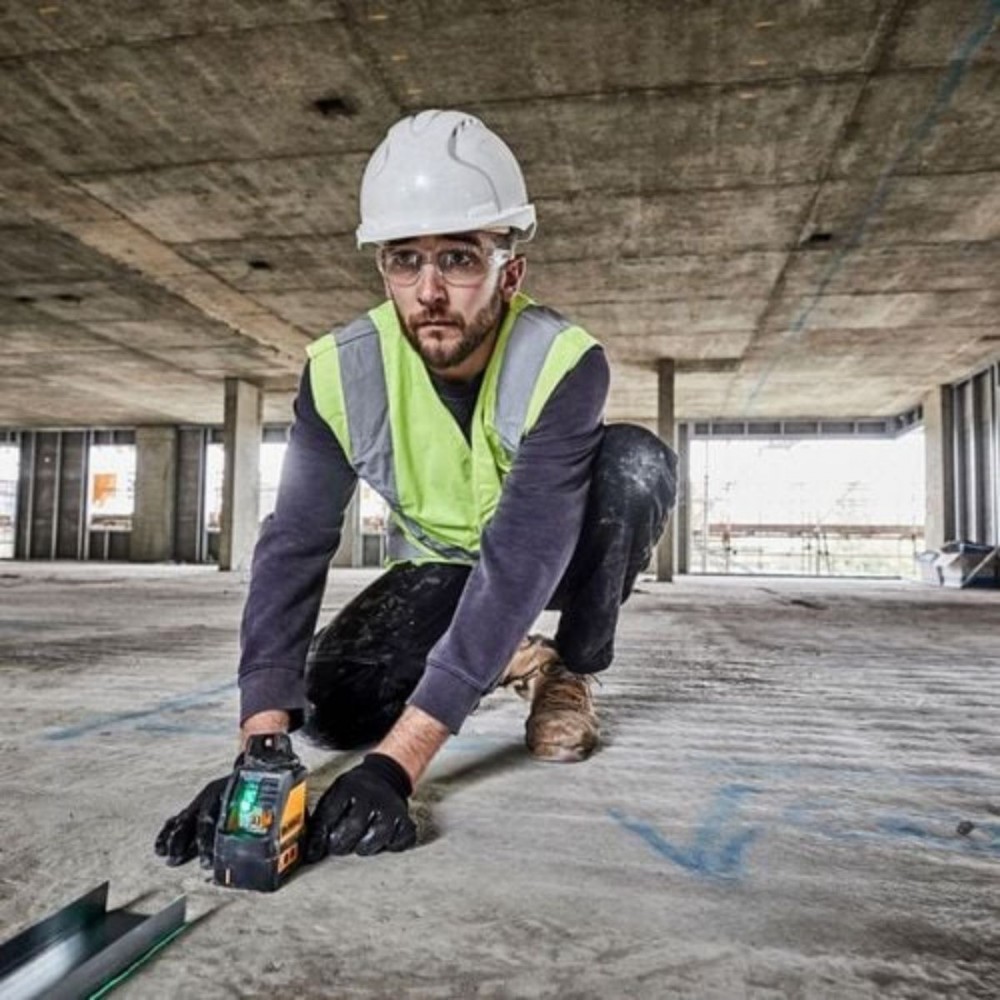 Линеен лазерен нивелир 20 м, зелен, 2 линии, DeWalt DW088
