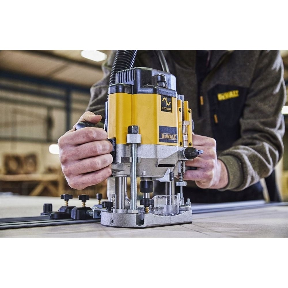 Оберфреза DeWalt DW625EK