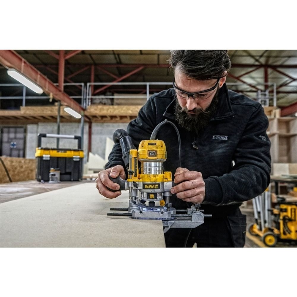 Оберфреза комбинирана DeWalt D26204K