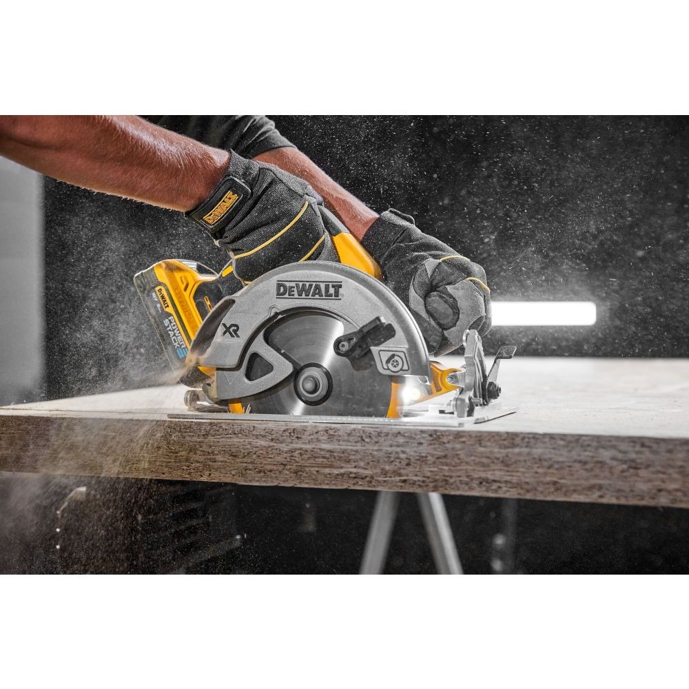 Ръчен акумулаторен, безчетков циркуляр, 18V, DeWalt DCS570P2