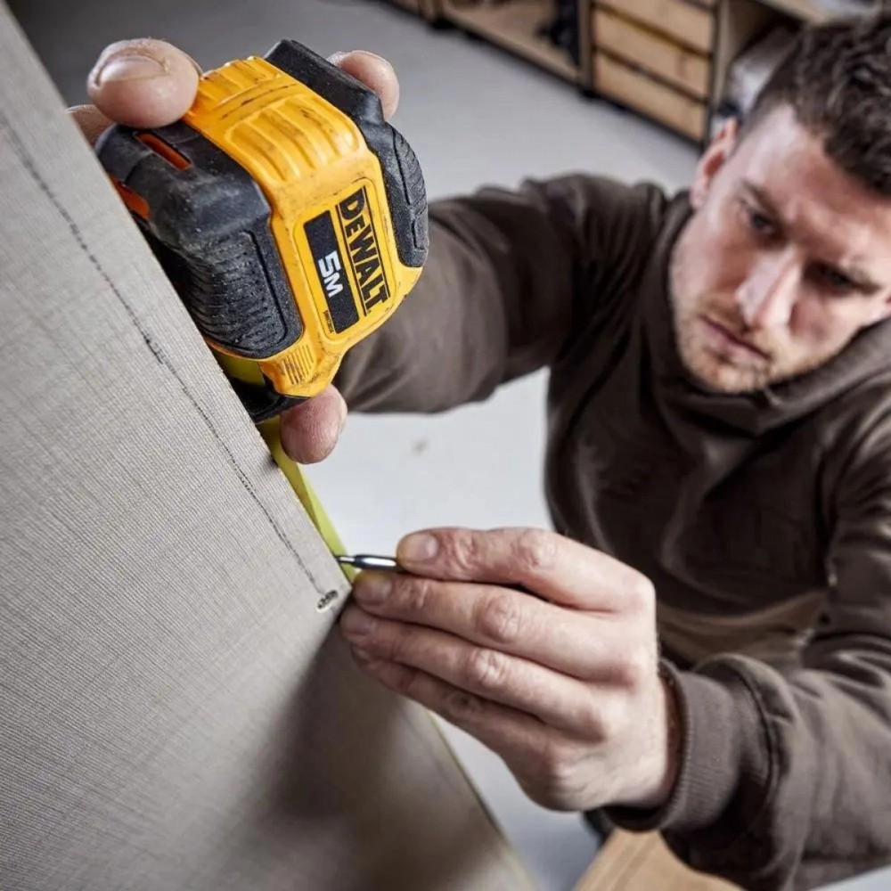 Ролетка 5 м. – 28 мм, противоударна DeWalt DWHT38114-0
