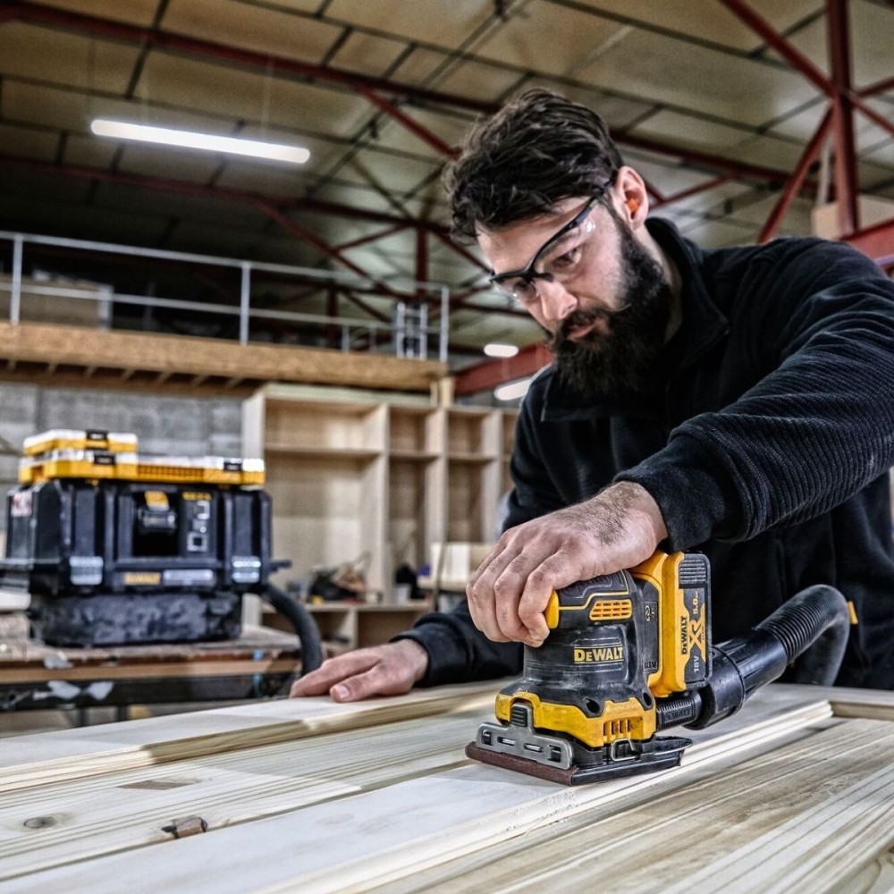 Шлайф вибрационен 18 V, 108 x 115 мм, DeWalt DCW200P2