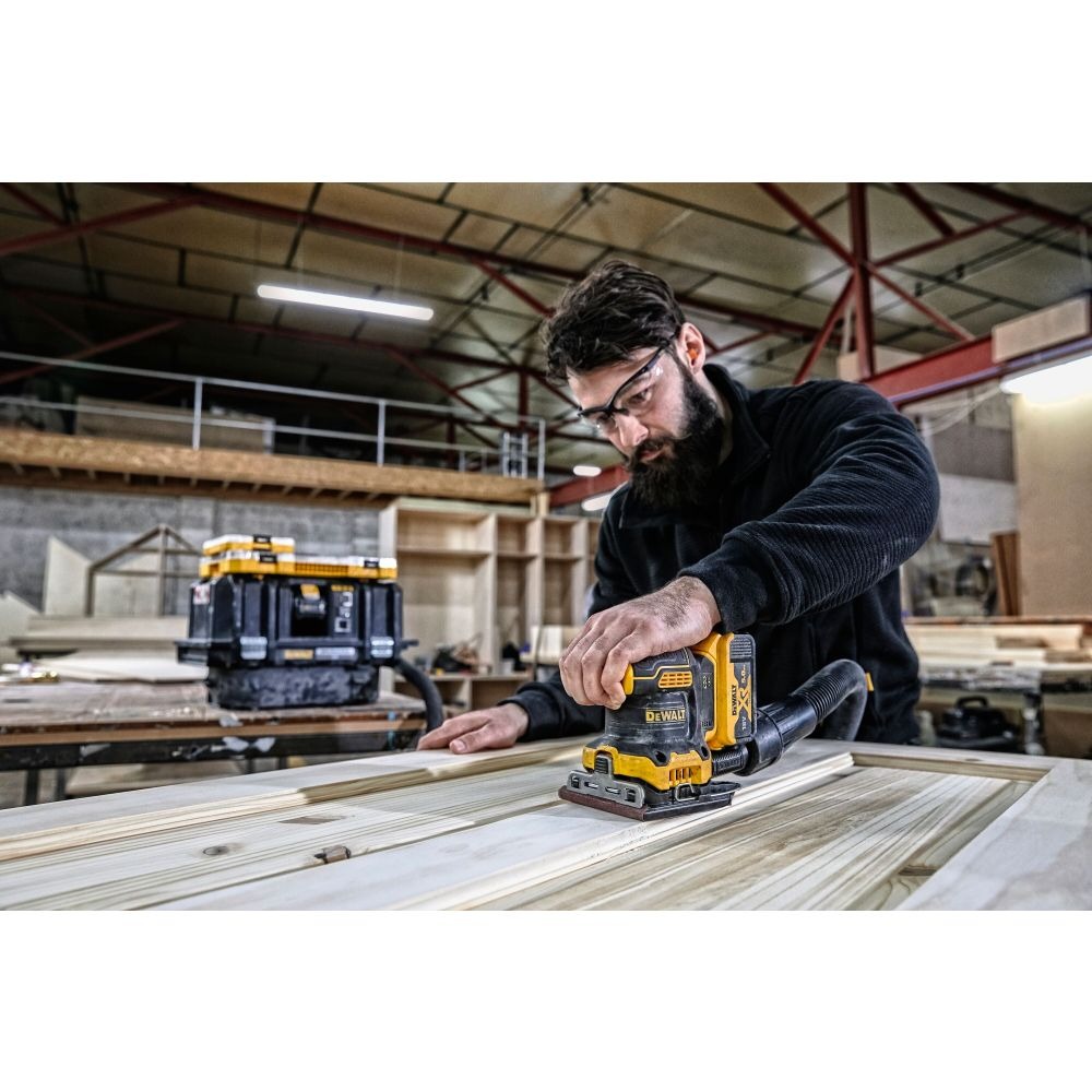 Шлайф вибрационен DeWalt DCW200NT