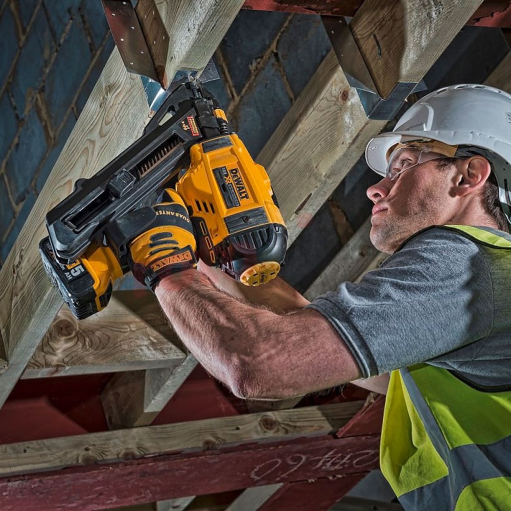 Такер акумулаторен, 18 V, за гвоздеи 35-60 мм, DeWalt DCN693N