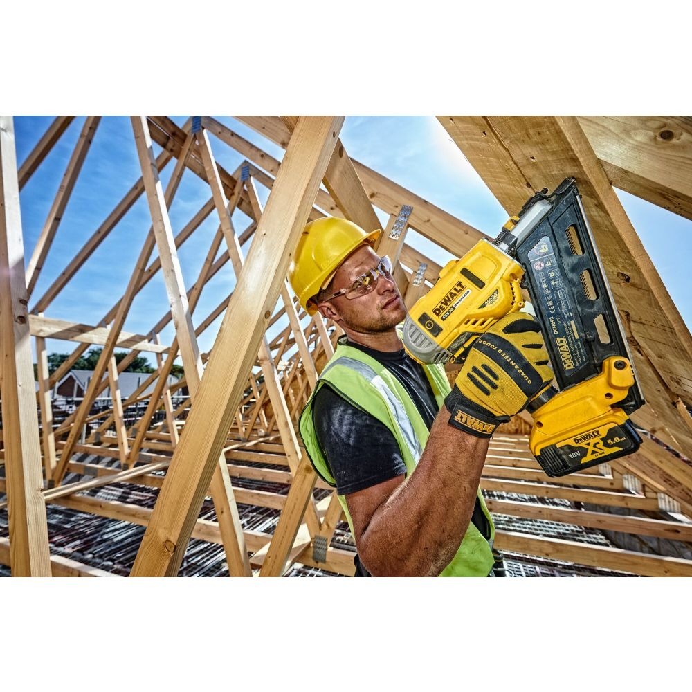 Такер акумулаторен, 18.0 V, за гвоздеи 50-90 мм, DeWalt DCN692N