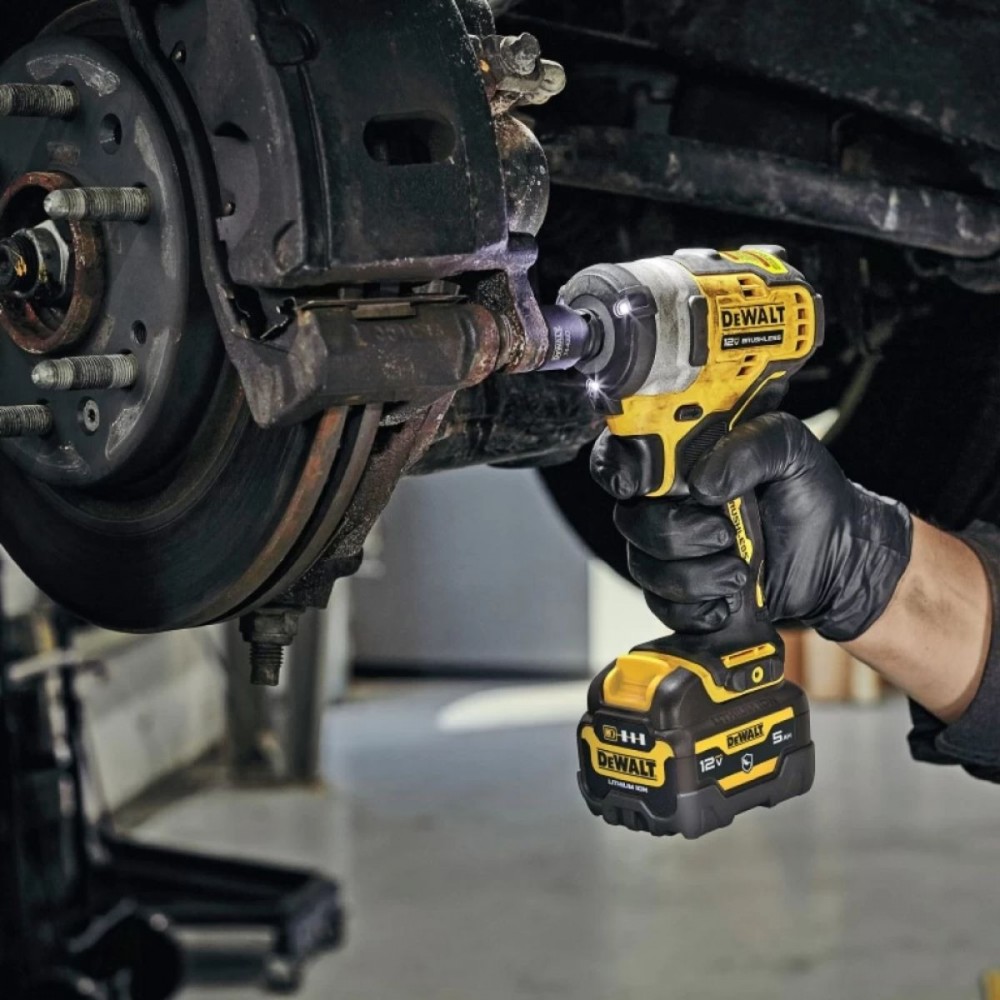 Ударен акумулаторен гайковерт 12V, 339Nm, 3/8″, DeWalt DCF903P1