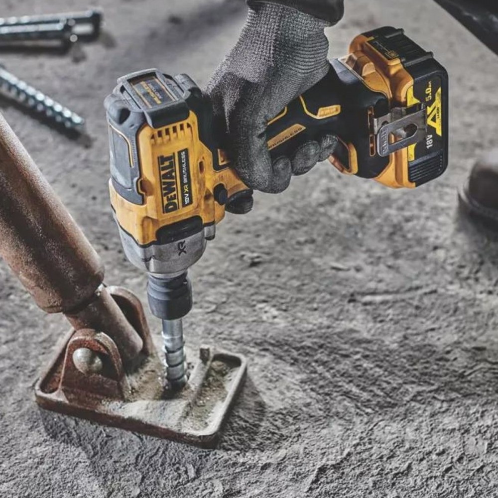 Ударен акумулаторен гайковерт 18 V, 812 Nm, 1/2″, DeWalt DCF892N-XJ