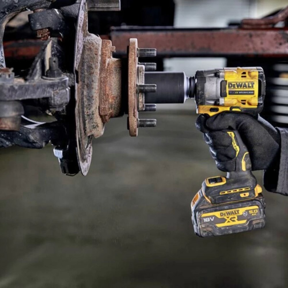 Ударен акумулаторен гайковерт 18V, 406 Nm, 1/2″, DeWalt DCF921D2T