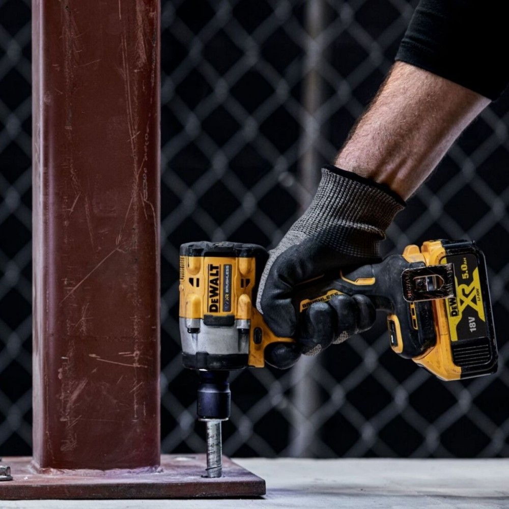 Ударен акумулаторен гайковерт  18V, 406Nm, 1/2″, DeWalt DCF921NT