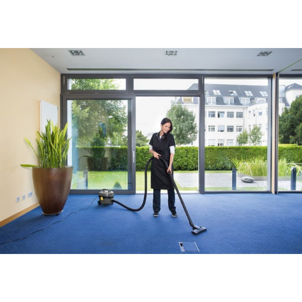 Прахосмукачка за сухо почистване KARCHER Classic T 7/1