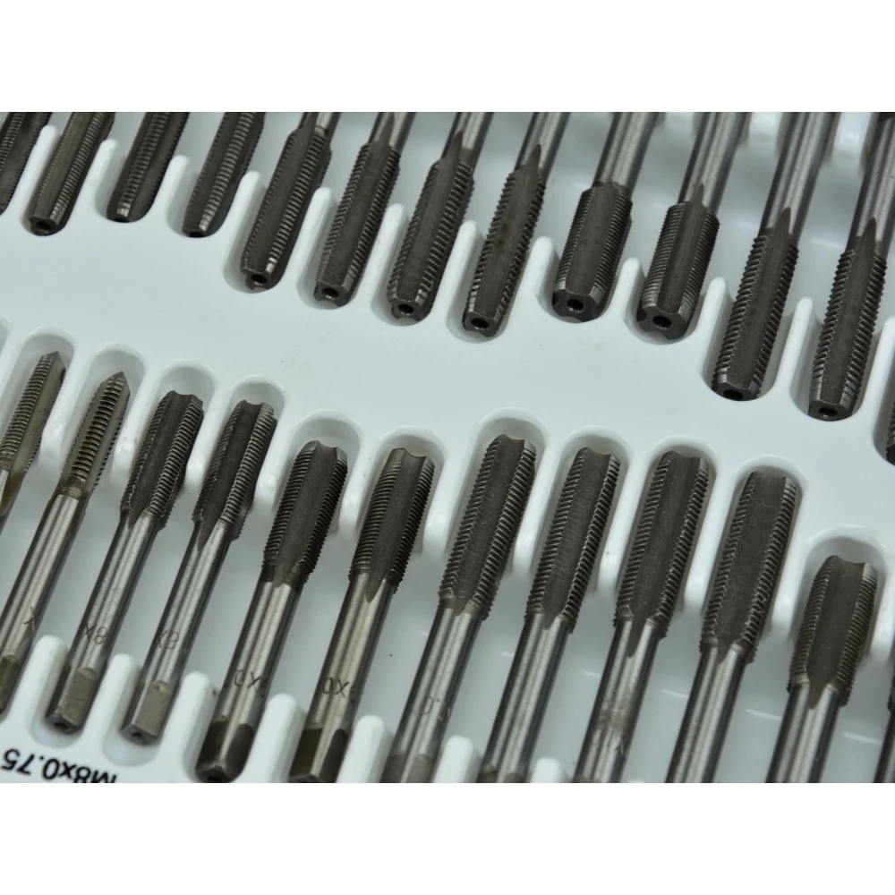 Комплект метчици и плашки 110 части M2-M18