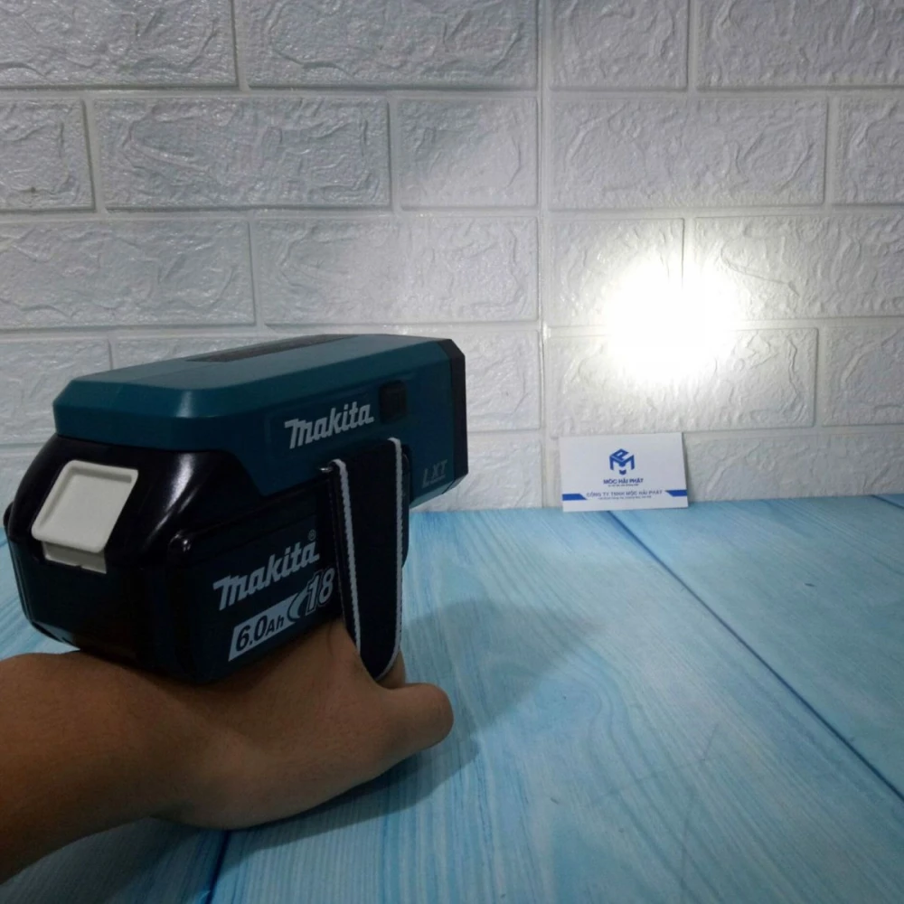 Акумулаторен фенер 18 V, 500 lx, Makita DEBDML186